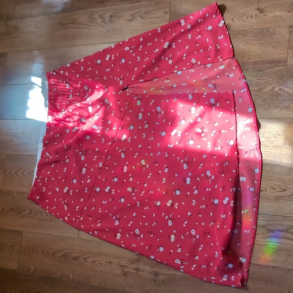 Mauby  red floral 2x skirt - Picture 1 of 3